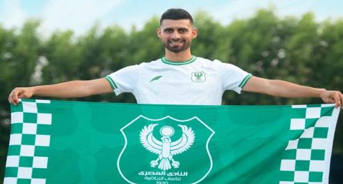 البطاقة الحمراء الأولى.. باهر المحمدي يُطرد في مباراة الأهلي والمصري بالدوري (فيديو)